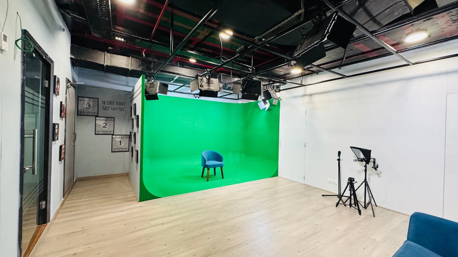 The cyclorama shoot floor